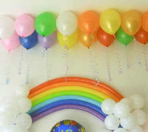 como decorar una pared con globos