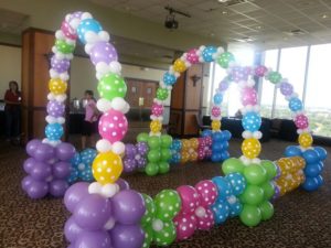 como hacer arcos con globos para fiestas infantiles