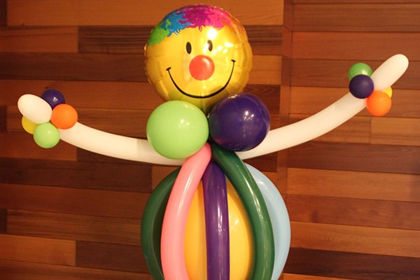 como hacer diseños con globos para cumpleaños