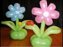 como hacer flores con globos