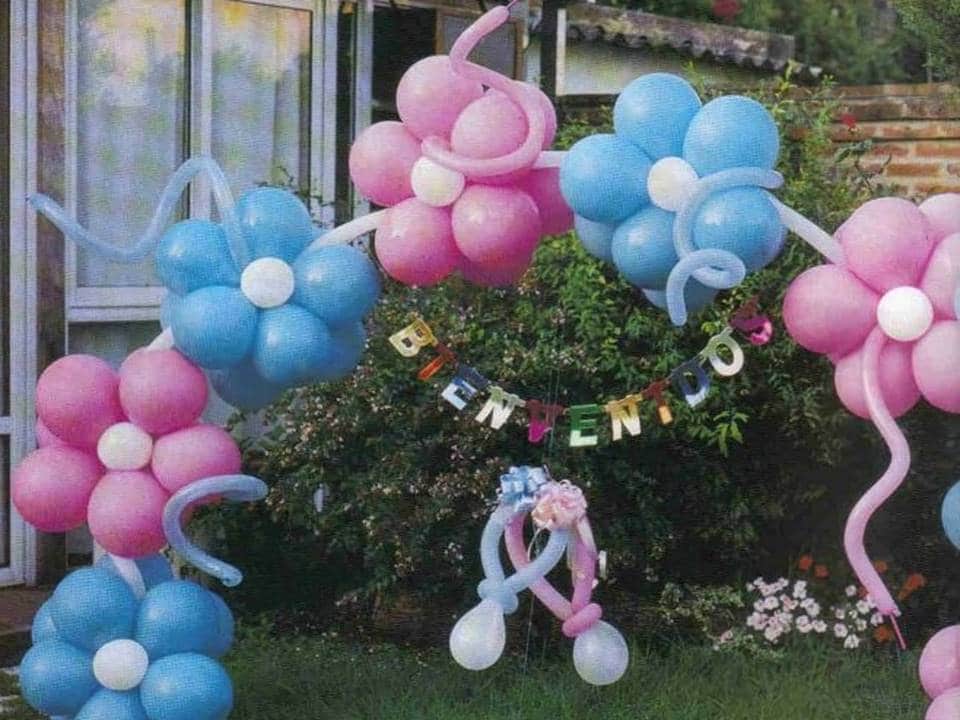 Como adornar un salon con globos