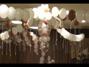 como-adornar-un-salon-para-boda-con-globos-6
