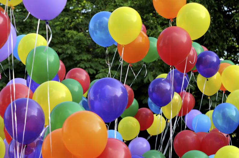 como hacer adornos con globos para fiestas